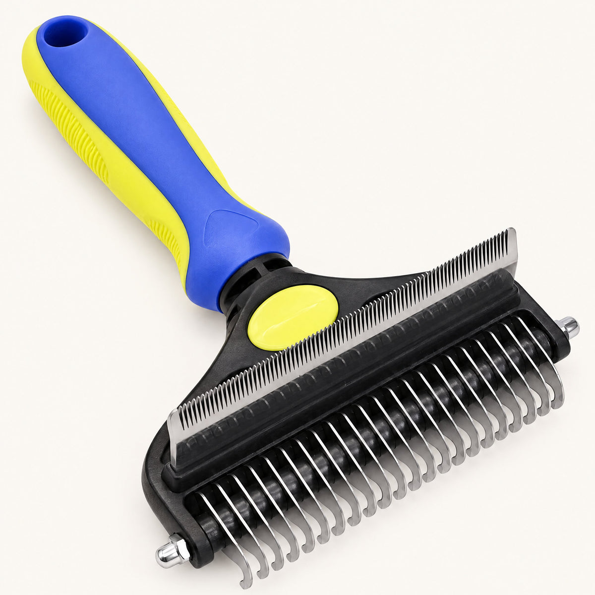 Brosse démêlante et râteau sous-poil 2-en-1 — vue du produit sur fond clair